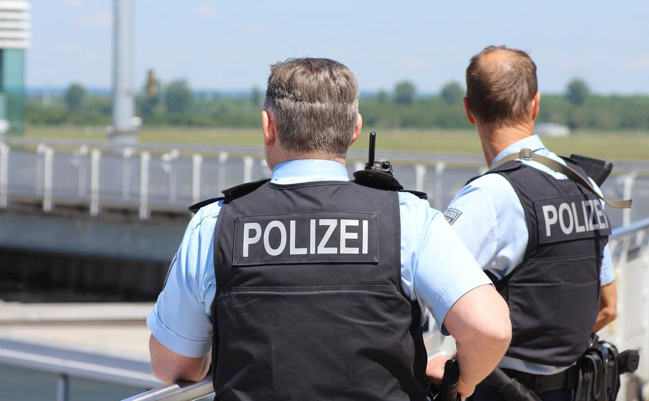 police 4408788 1280 1